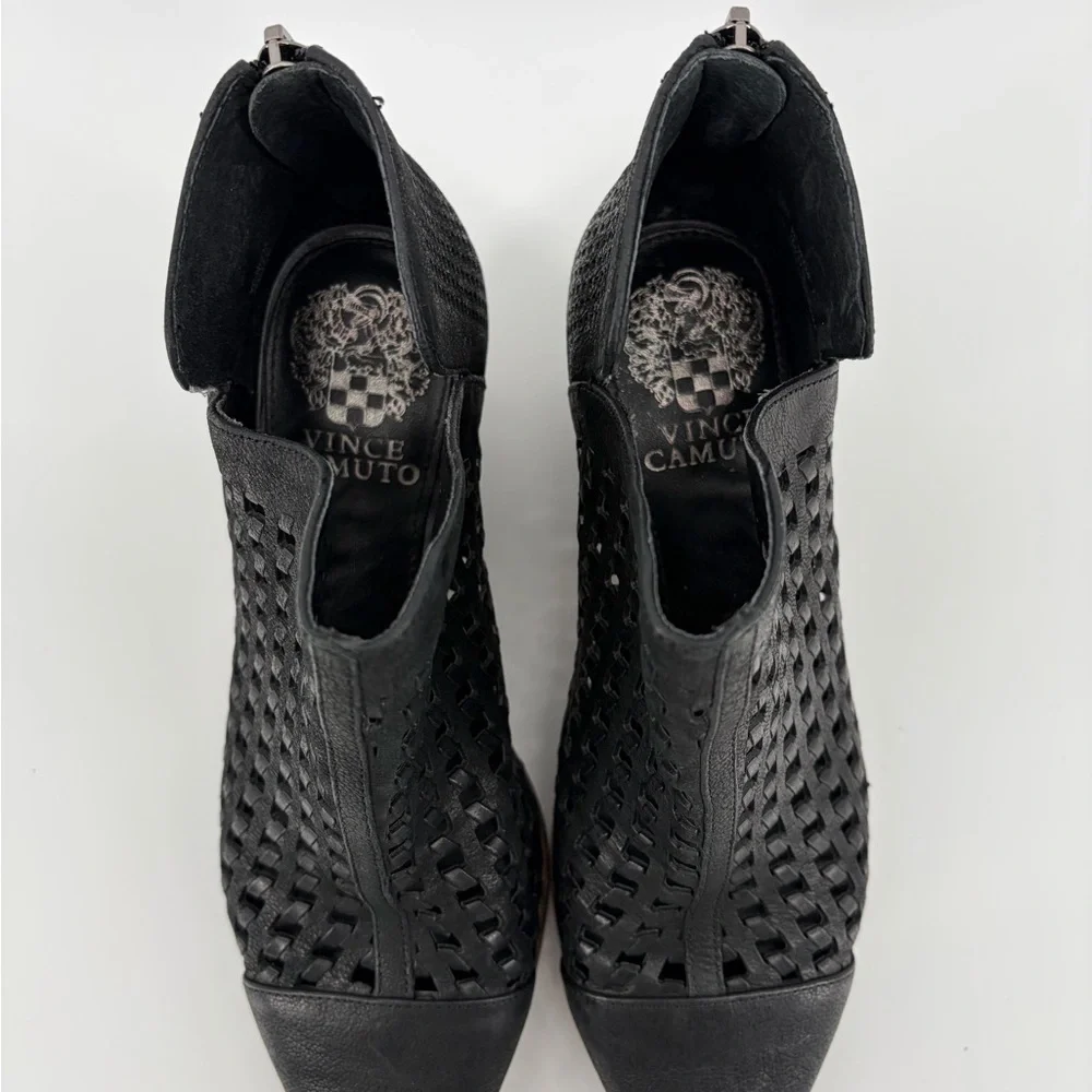 Vince Camuto Neeja Perforated Black Leather Ankle Booties Size 7M Western, NWOT‎